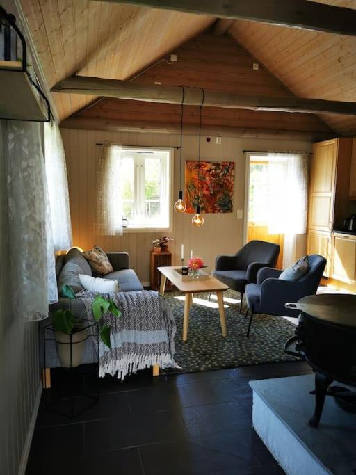 Nydelig Lite Hus Med Egen Vedfyrt Baksteovn. Villa Kaupanger Dış mekan fotoğraf