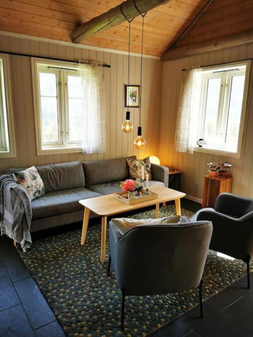 Nydelig Lite Hus Med Egen Vedfyrt Baksteovn. Villa Kaupanger Dış mekan fotoğraf